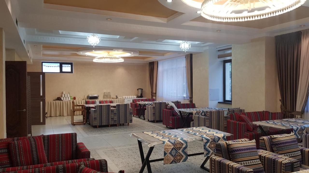 Nomad Hotel Bishkek Halal 외부 사진