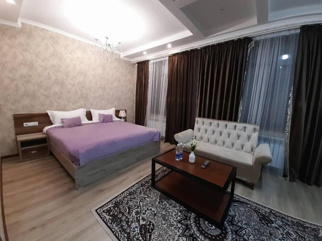 Nomad Hotel Bishkek Halal 외부 사진