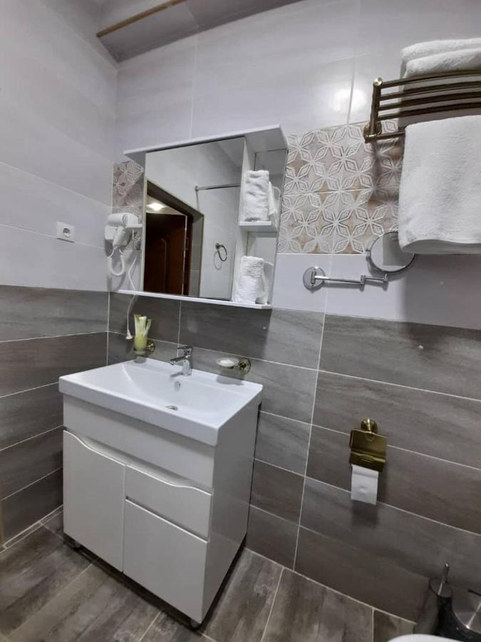 Nomad Hotel Bishkek Halal 외부 사진